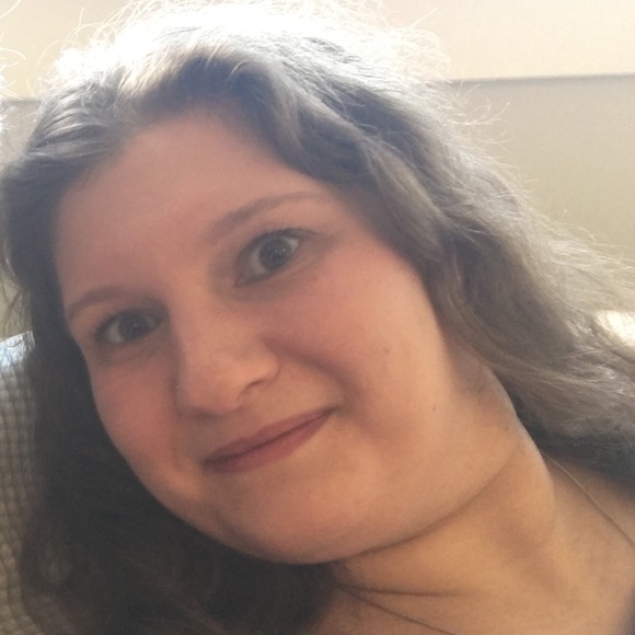 Meet your Posher, Aliza - Picture 1 of 1